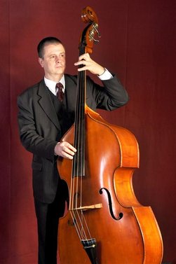 Robert Göber double bass